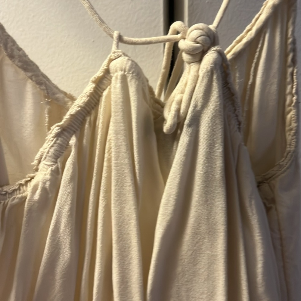 American eagle cream tank with lace - Picture 4 of 4